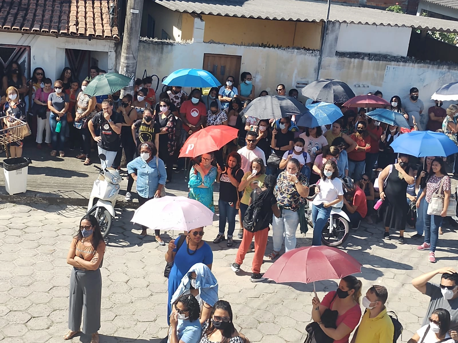 Paralisção/Assembleia realizada no dia 30/06 em frente a sede do Sindicato