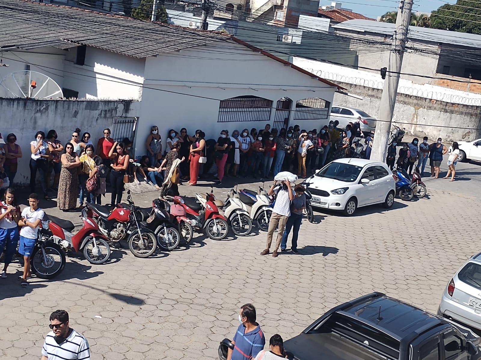 Paralisção/Assembleia realizada no dia 30/06 em frente a sede do Sindicato