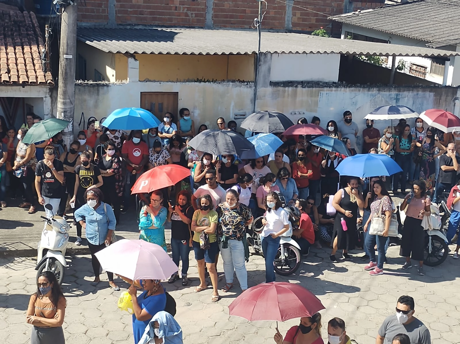 Paralisção/Assembleia realizada no dia 30/06 em frente a sede do Sindicato