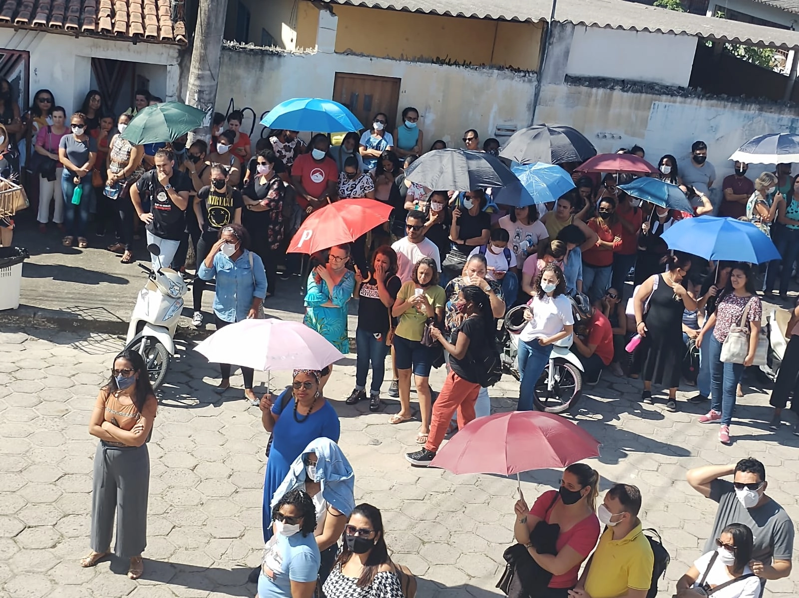 Paralisção/Assembleia realizada no dia 30/06 em frente a sede do Sindicato