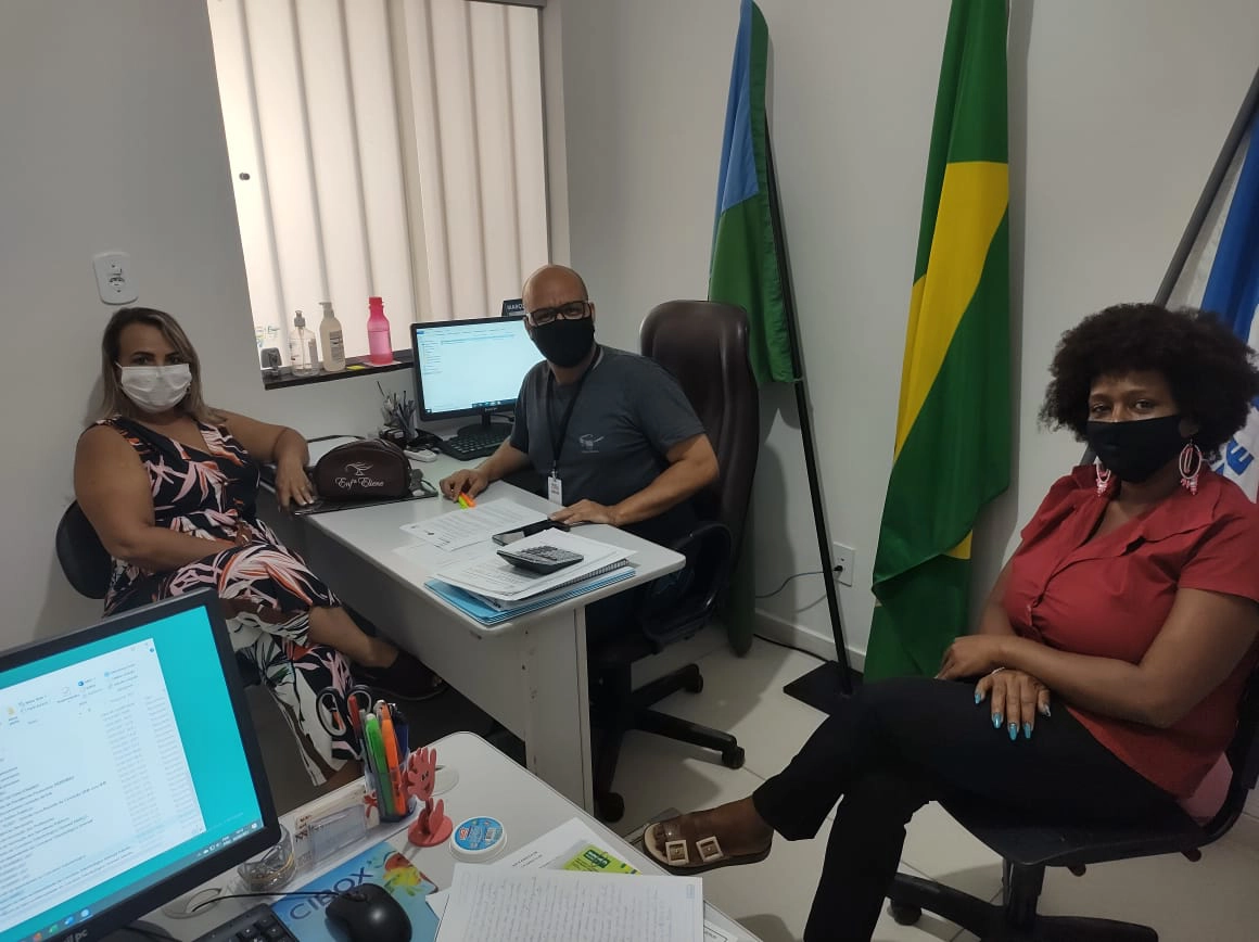 REUNIÃO COM A COORDENADORA DA EQUIPE DE IMUNIZAÇÃO MUNICIPAL